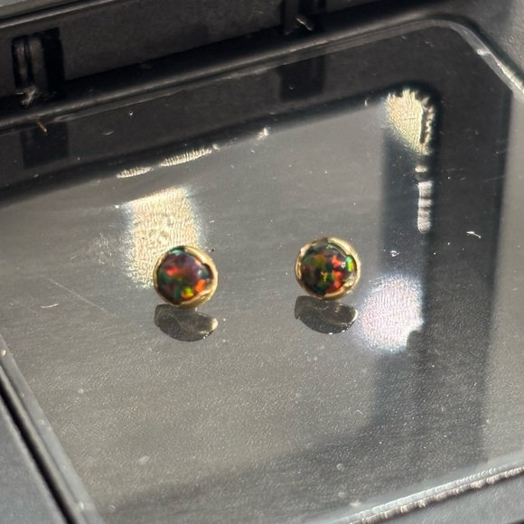 Pair of Anatometal 3mm gold set synthetic black opal threaded end, 14 gauge - Picture 3 of 5
